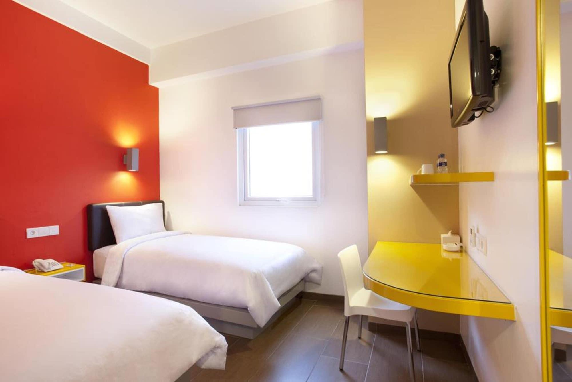 Amaris Hotel Senen Jakarta Exterior photo