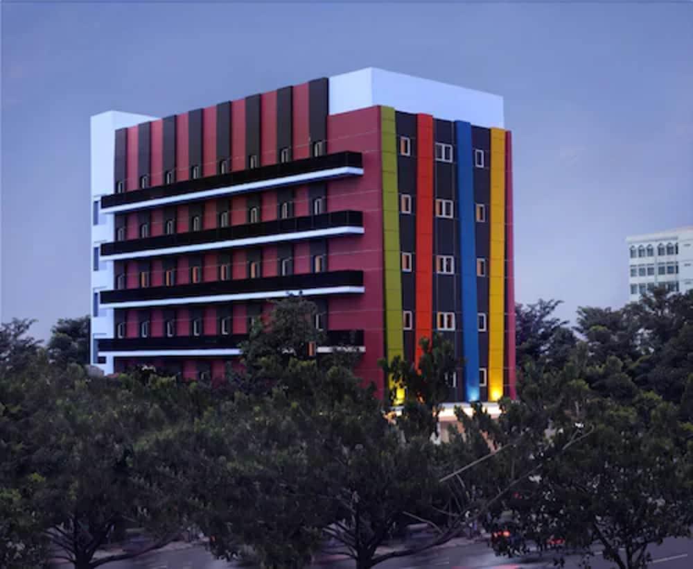 Amaris Hotel Senen Jakarta Exterior photo
