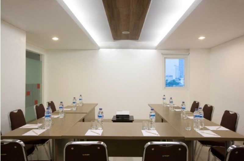 Amaris Hotel Senen Jakarta Exterior photo
